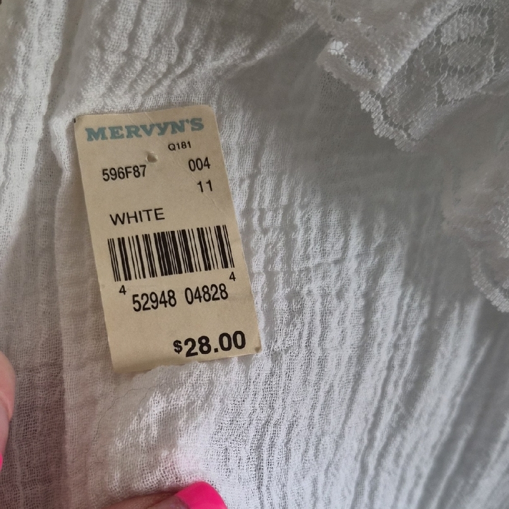 Elegant White Lace Nightgown - Picture 6 of 6